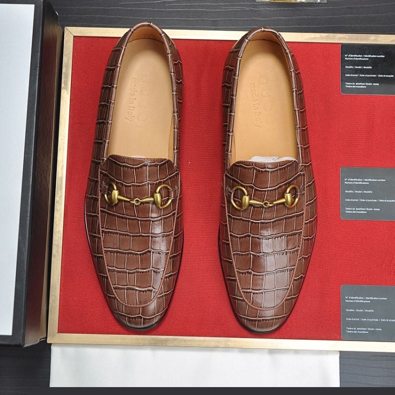 G*u*i leather shoes